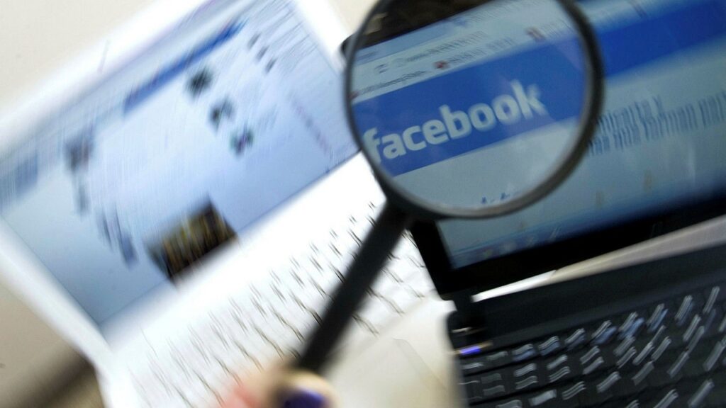 facebook down causa e schiavisti moderazione-min
