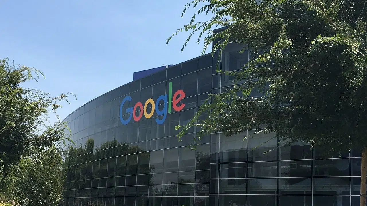 Google vuole ribaltare la decisione da 5 miliardi dell'antitrust UE thumbnail