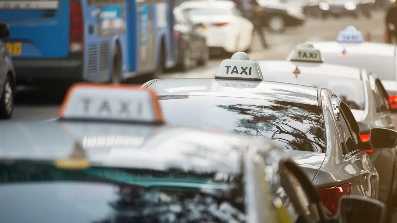 Chiamare il taxi con l'app: tutti i servizi thumbnail