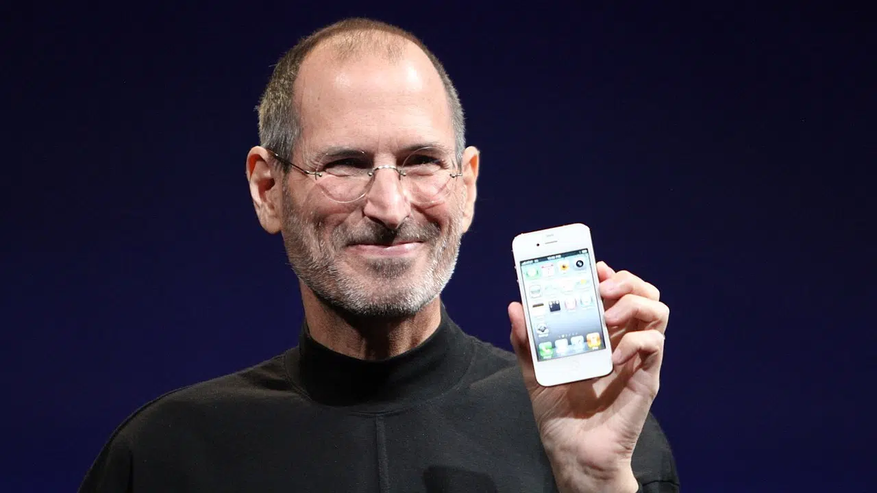 Steve Jobs una volta ha lanciato un iPhone per dimostrarne la durabilità thumbnail