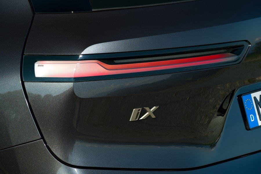 BMW-iX-xDrive50-logo-iX