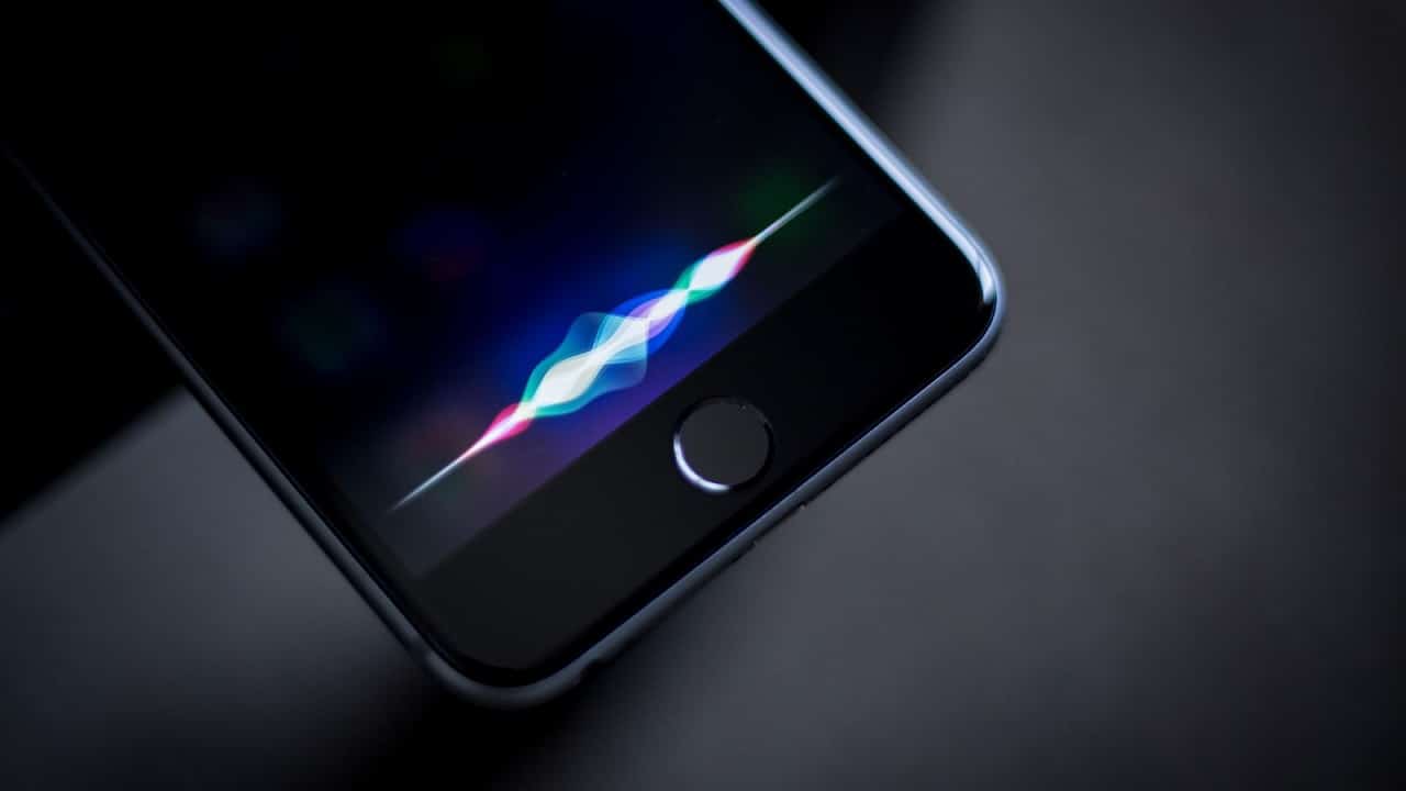 Apple risolve un bug sulle registrazioni delle interazioni con Siri thumbnail