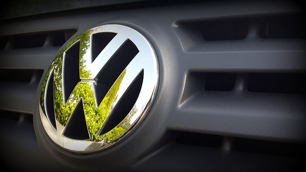 Greenpeace Germania fa causa a Volkswagen: richieste misure contro il riscaldamento globale più severe thumbnail