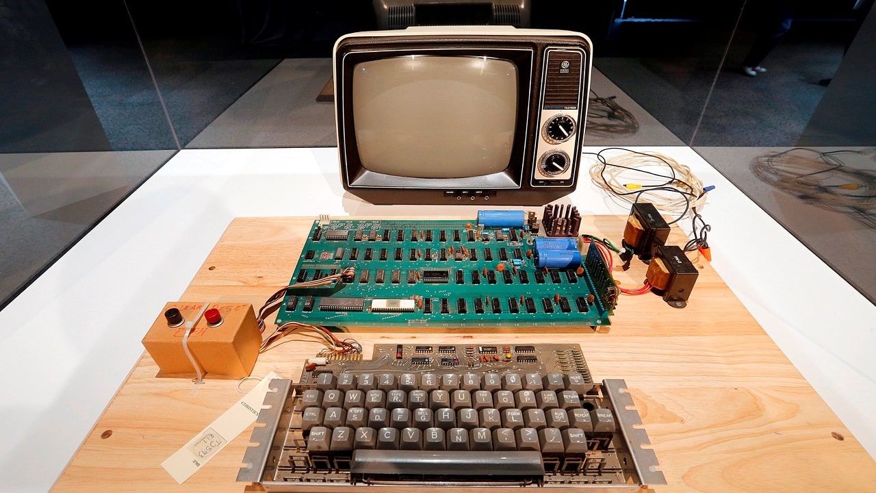 Apple-1: il primo computer della Mela vale mezzo milione di dollari thumbnail