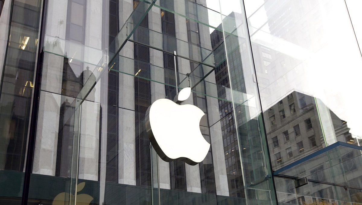 Un brevetto anticipa una nuova funzione dei futuri Apple Glass legata alla privacy thumbnail