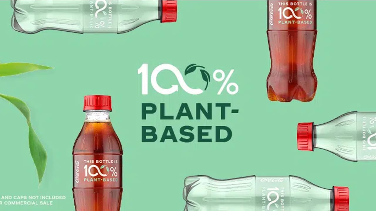 Coca-Cola presenta la sua bottiglia realizzata in plastica di origine vegetale thumbnail