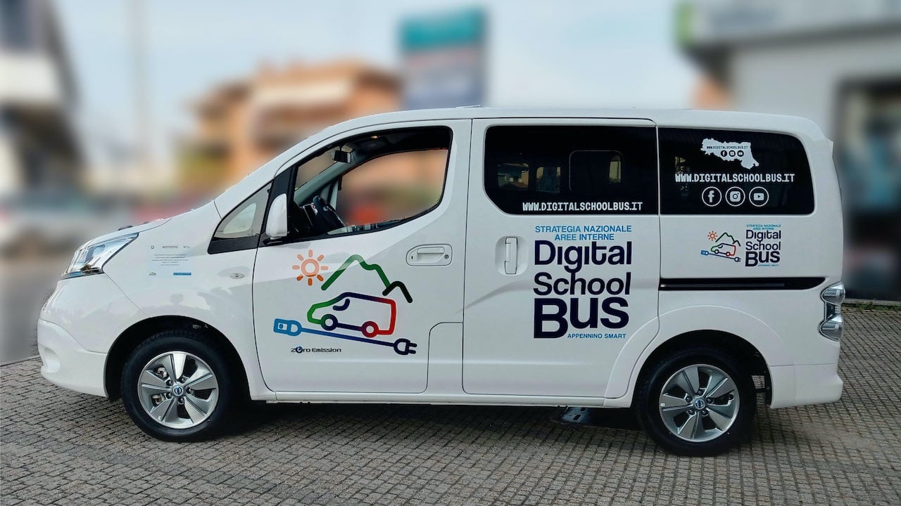 Ecco il Digital School Bus, per lezioni on the road, ecologiche e hi-tech thumbnail