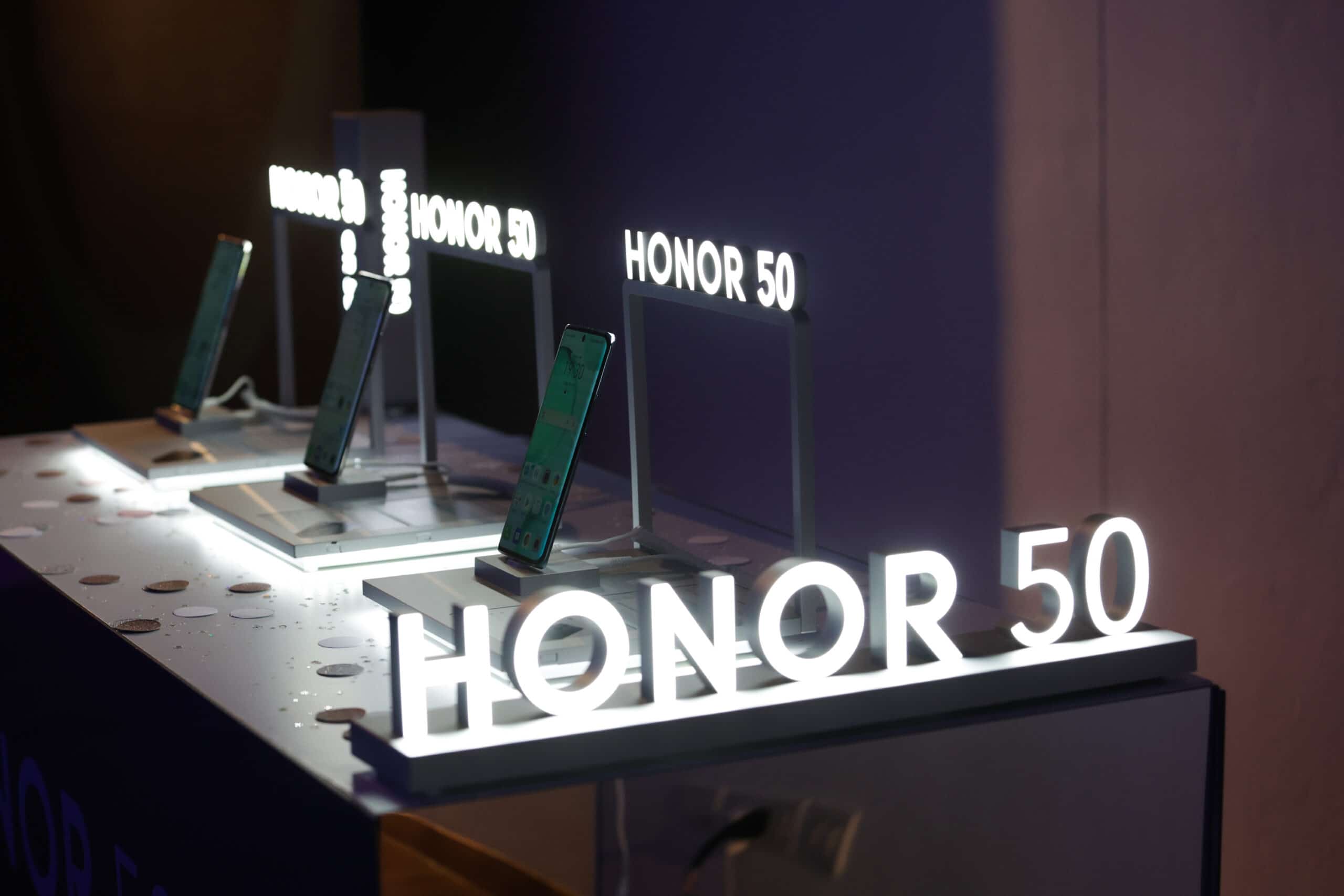 Honor 60: svelato il design posteriore dello smartphone thumbnail