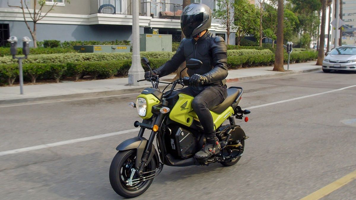 Honda Navi, l'anello di congiunzione tra moto e scooter thumbnail