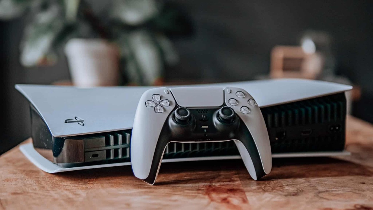 PlayStation 5: la beta del nuovo firmware migliora l'UI e i party tra utenti thumbnail