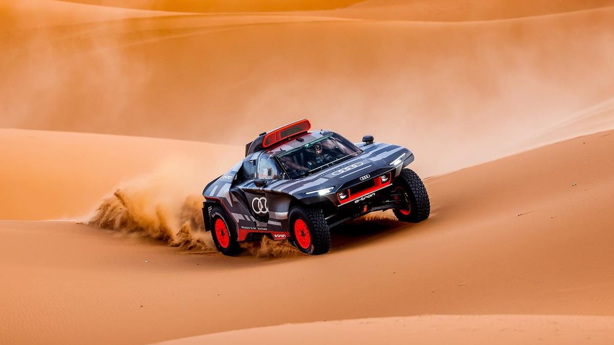 Audi RS Q e-tron: ecco come vengono gestite le alte temperature del deserto thumbnail