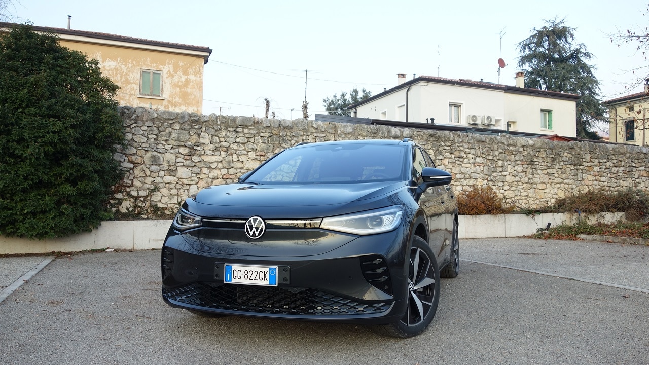 La prova di Volkswagen ID.4 GTX: come va su strada la prima GTI elettrica? thumbnail