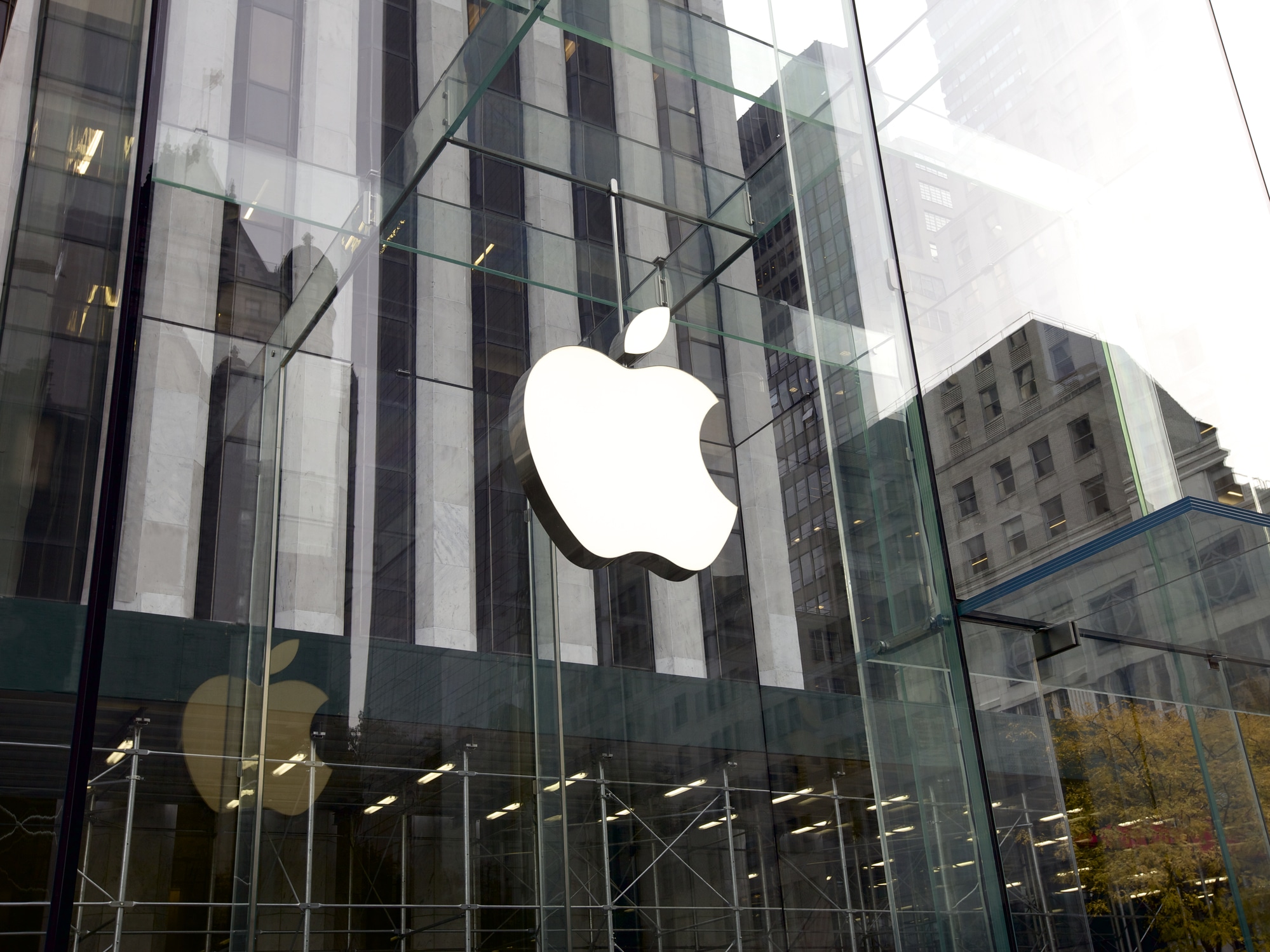 Apple da record: l'azienda vola verso quota 3.000 miliardi di dollari di capitalizzazione thumbnail