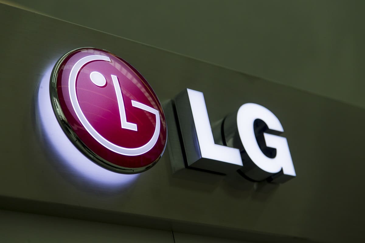Un brevetto di LG anticipa un laptop con tre display thumbnail