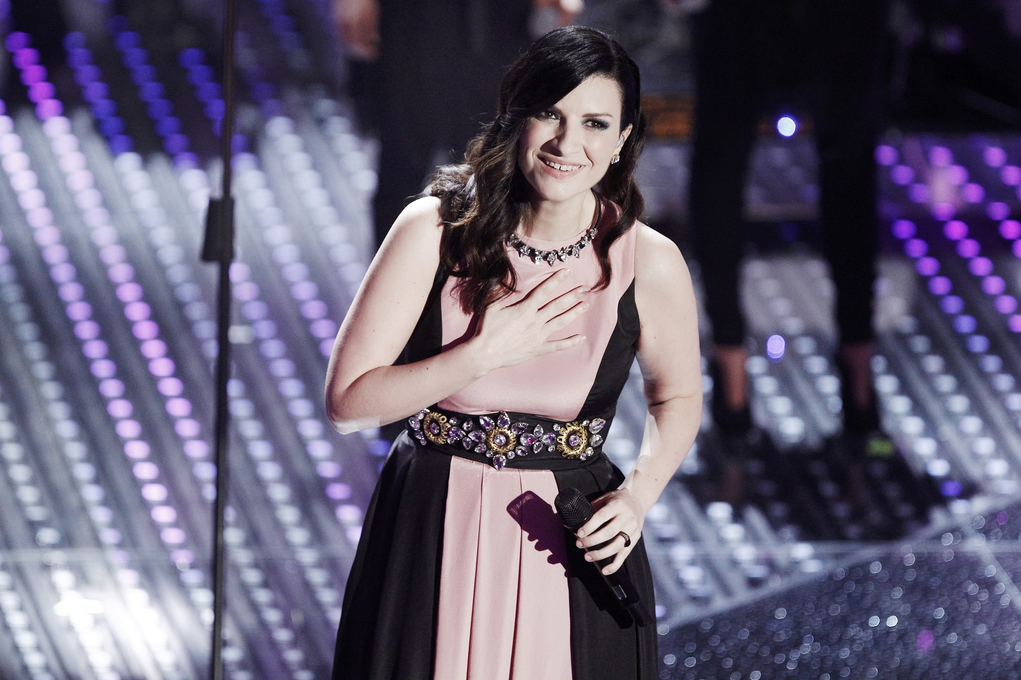 Laura Pausini sarà la super ospite della seconda serata di Sanremo 2022 thumbnail