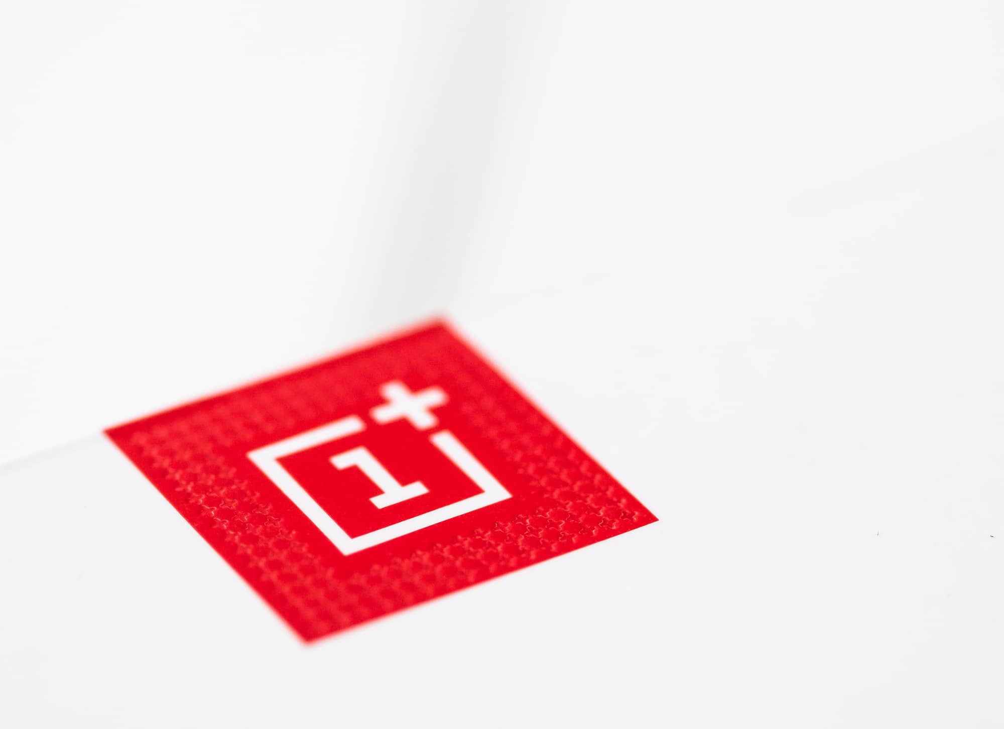 Cosa c'è dietro la strategia di OnePlus di registrare diversi trademark? thumbnail