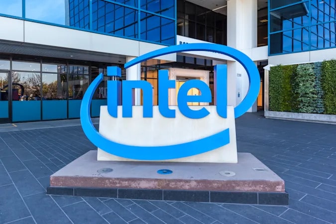 La carenza di chip non ha impedito a Intel di vivere il suo anno migliore di sempre thumbnail