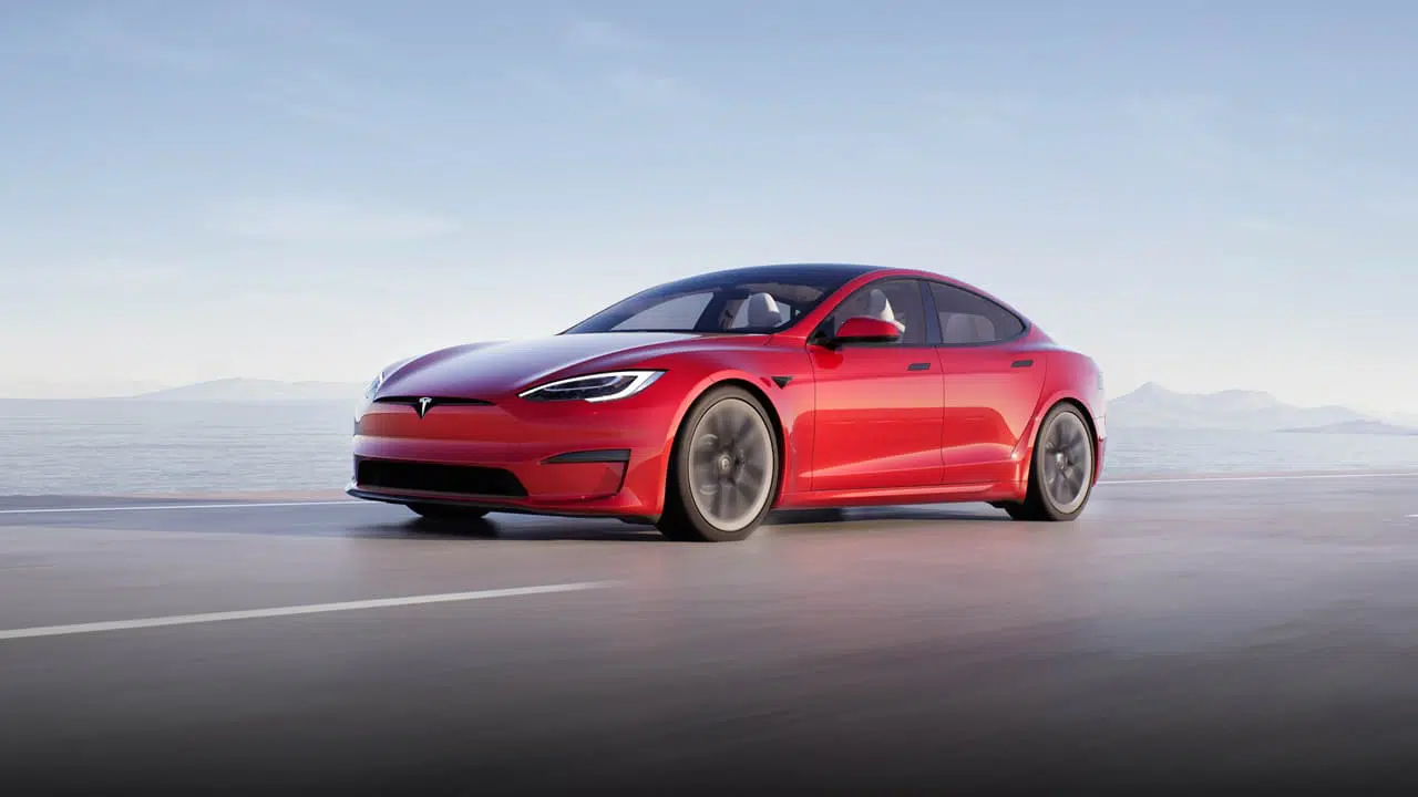 Tesla porta le videochiamate di Zoom in auto thumbnail