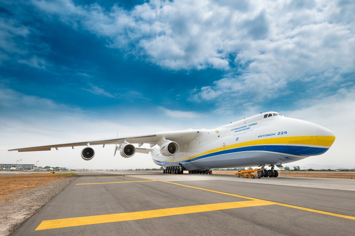 È stato distrutto l'aereo più grande al mondo: era stanziato in Ucraina thumbnail