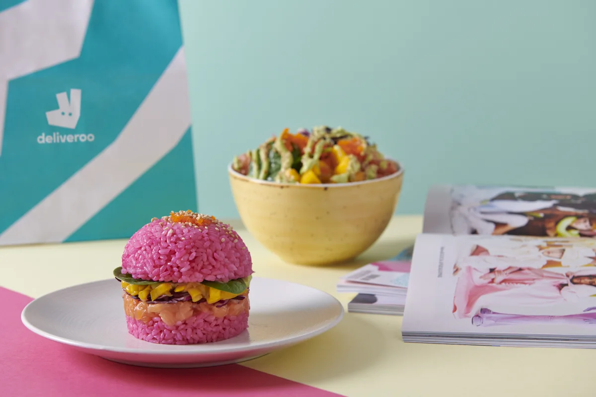 Deliveroo: arrivano il Sushi Burger e la Pokè Bowl ispirati alla primavera 2022 thumbnail