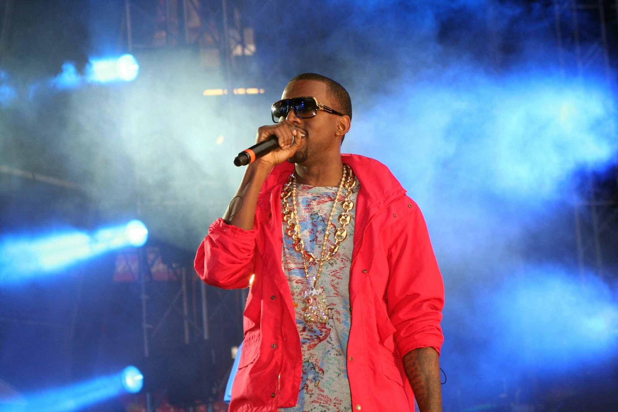 Kanye West contro Billie Eilish: “Se non chiede scusa non suono al Coachella” thumbnail
