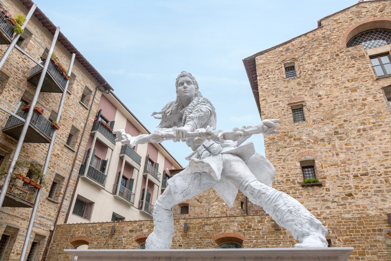 Horizon Forbidden West: una statua nel cuore di Firenze celebra l'uscita thumbnail