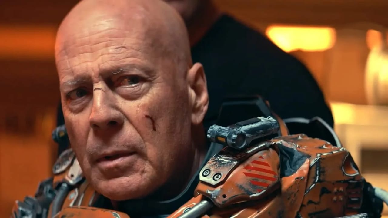 Bruce Willis si ritira dal cinema: l'attore è affetto da afasia thumbnail