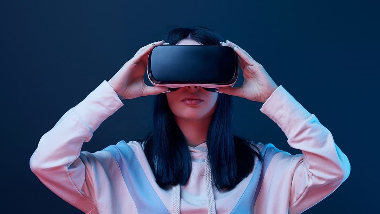 Apple brevetta nuove tecnologie per il suo visore AR/VR thumbnail