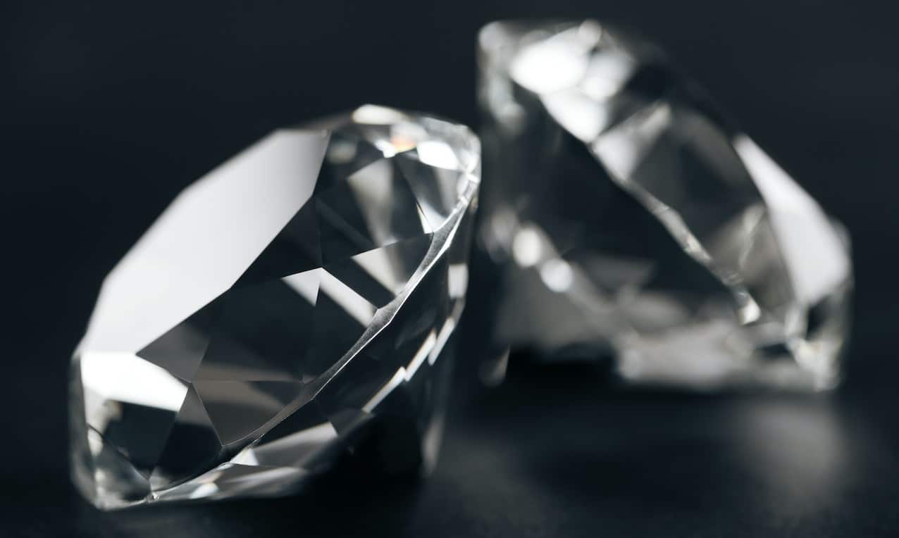 Diamante nero venuto dallo spazio acquistato (con criptovalute) a 3,75 milioni di euro thumbnail