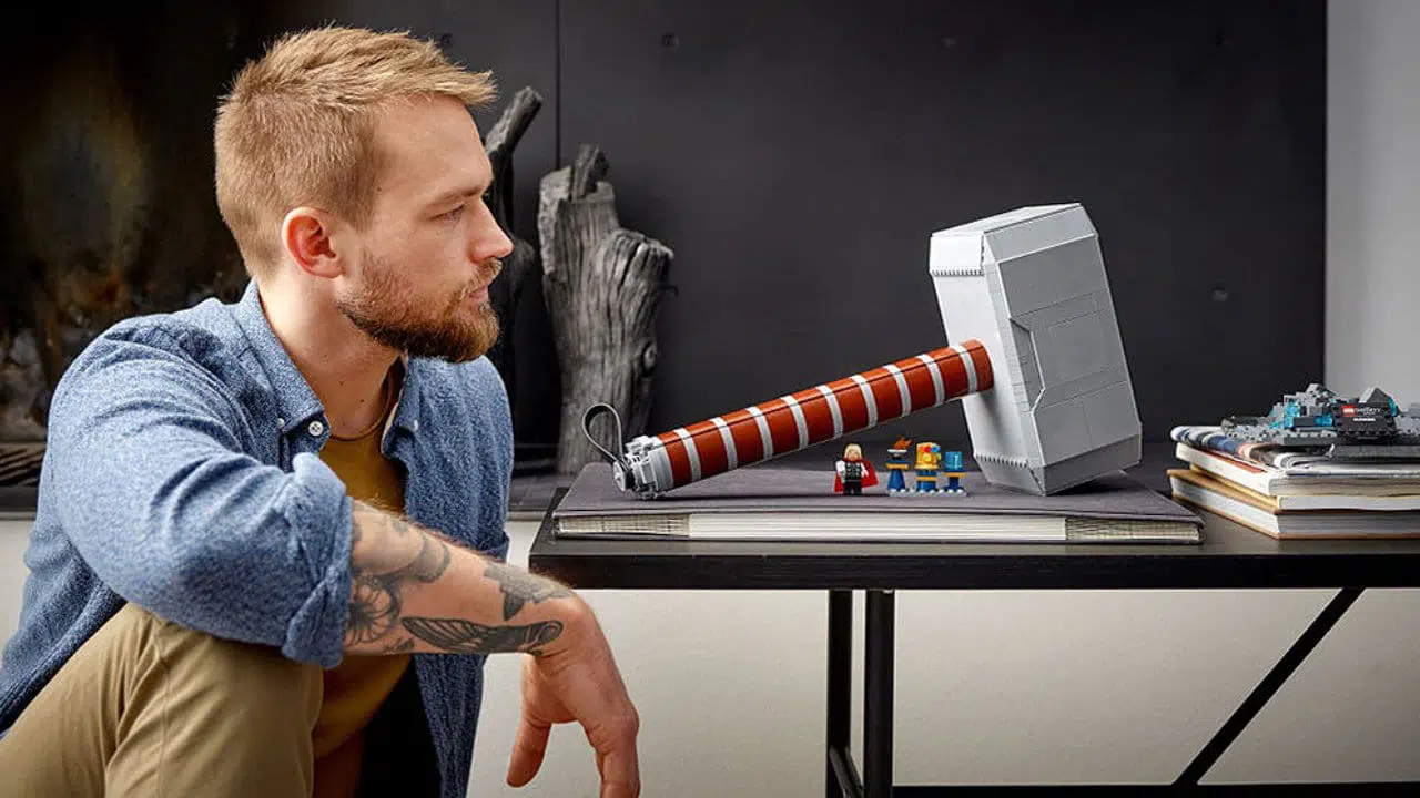 Il martello di Thor diventa un set LEGO thumbnail