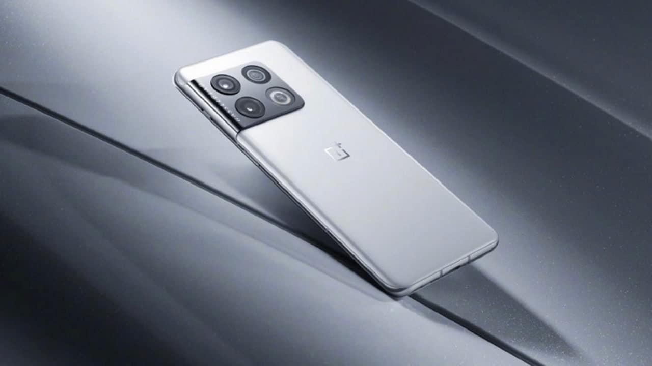 OnePlus 10 Pro, arriva la versione bianca e con più memoria thumbnail