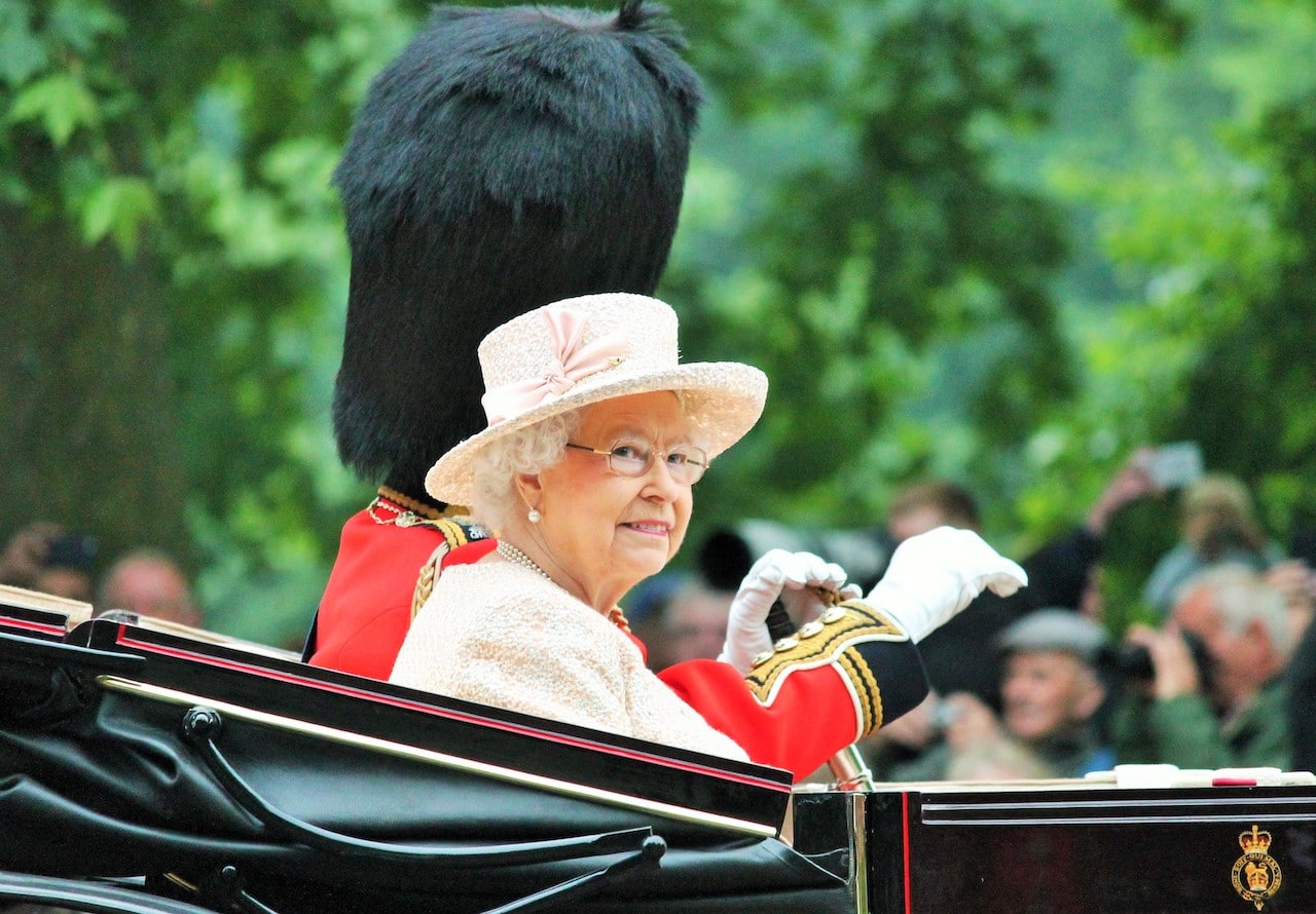 La regina Elisabetta è positiva al Covid thumbnail