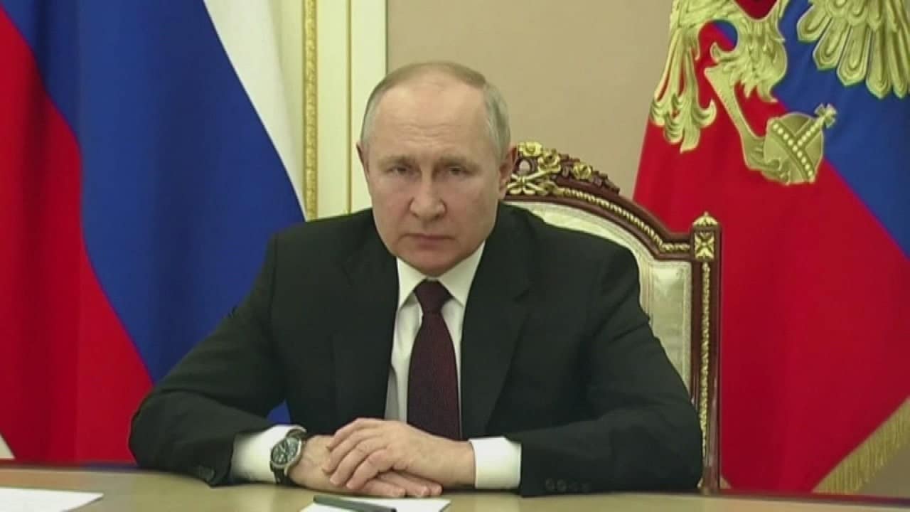Hacker violano i tribunali russi per chiedere l'impeachment di Putin thumbnail