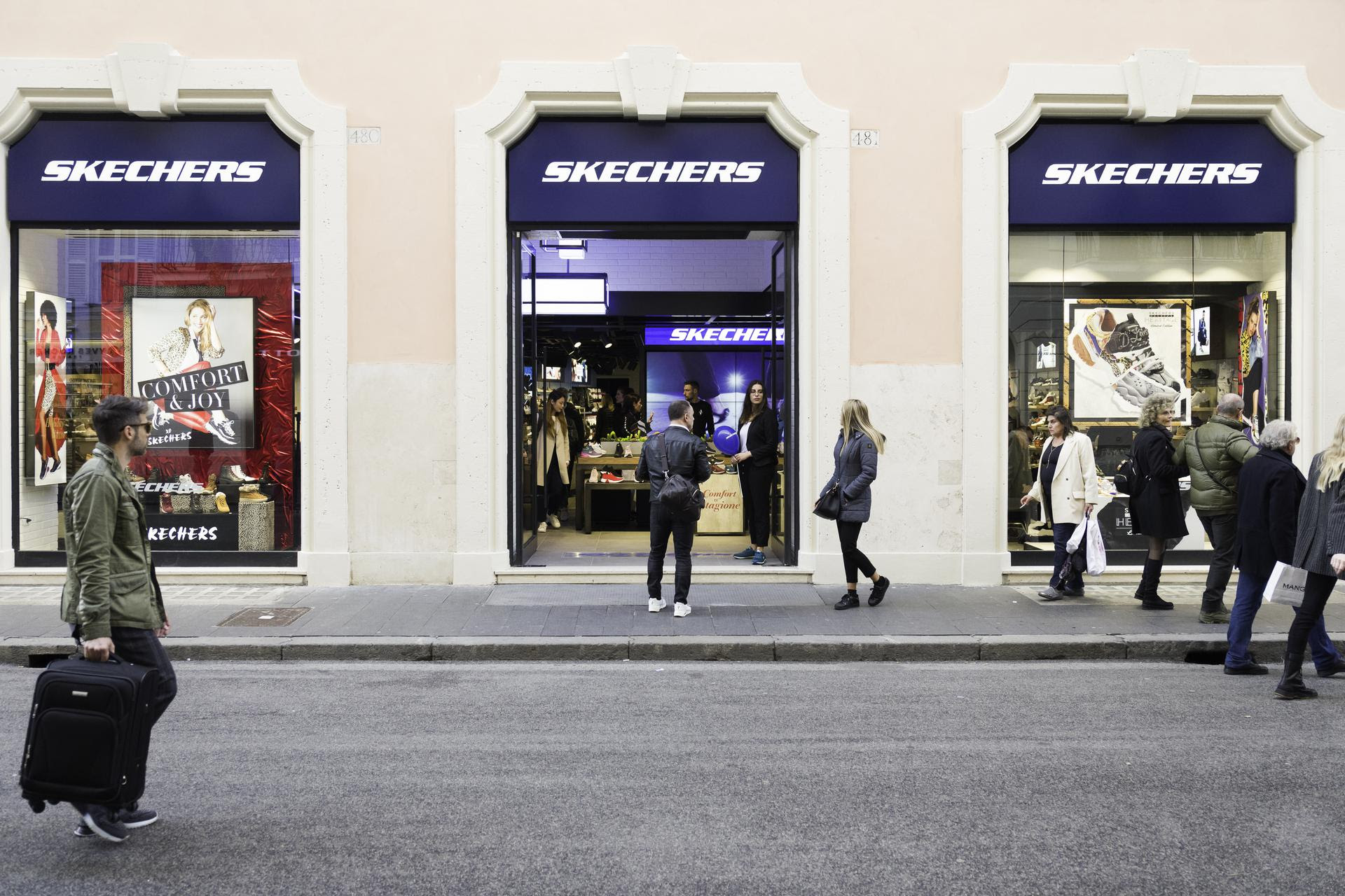 Un 2021 da record per Skechers: il brand annuncia i risultati del quarto trimestre thumbnail