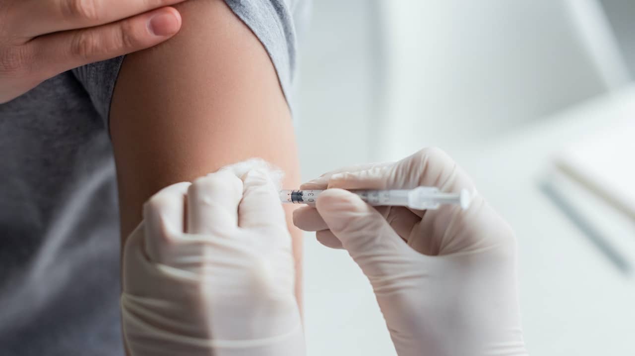 Dal primo marzo via alla quarta dose di vaccino per i più fragili thumbnail