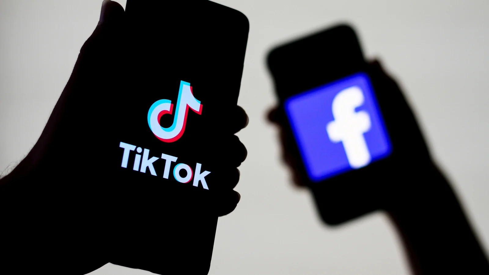 Facebook vs TikTok: Meta cerca di screditare la società cinese thumbnail