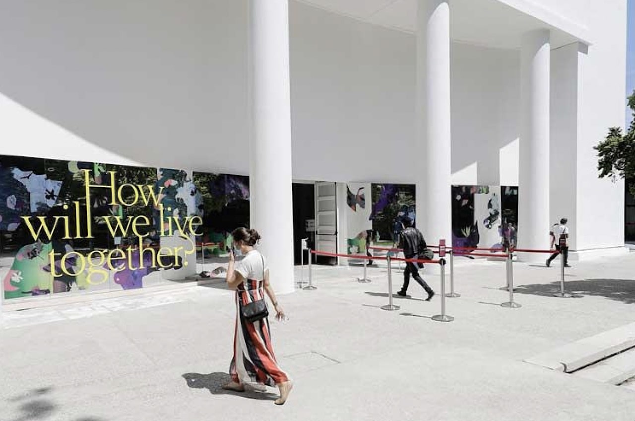La Biennale di Venezia non chiuderà a priori la porta agli artisti russi thumbnail