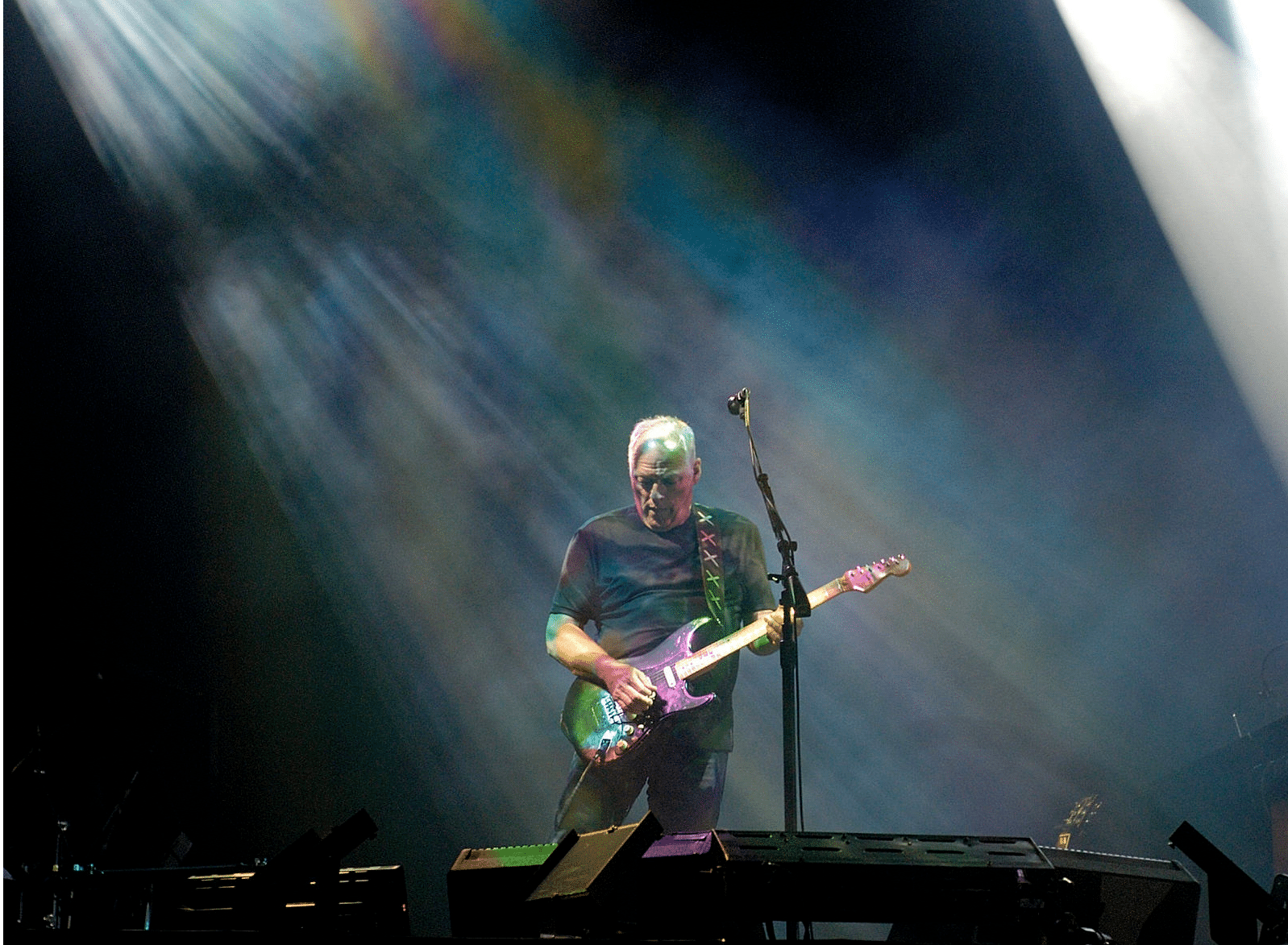 David Gilmour dei Pink Floyd ai soldati russi: "Basta di uccidere i vostri fratelli" thumbnail