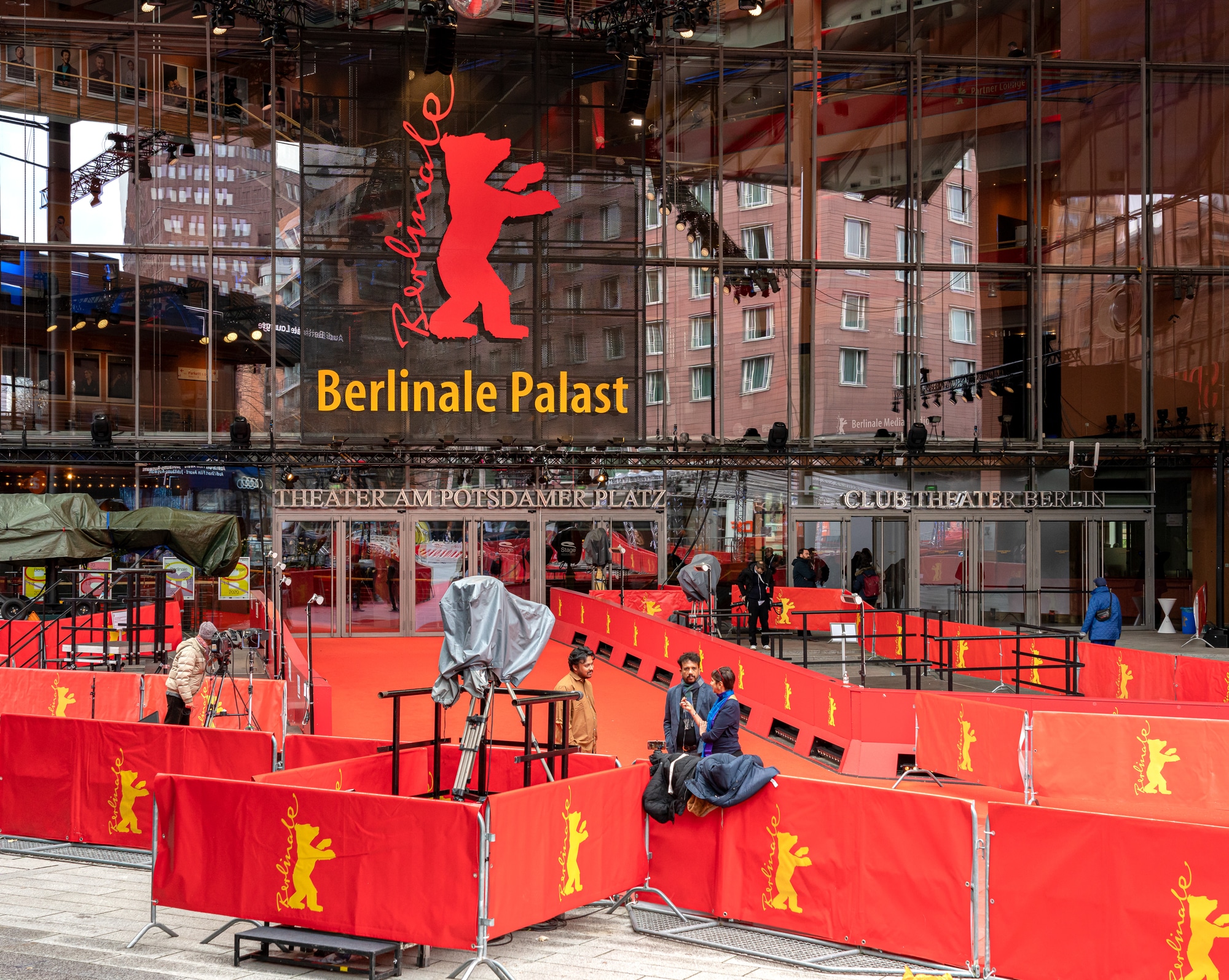 Il Festival del Cinema di Berlino escluderà le delegazioni ufficiali ma non i film russi thumbnail