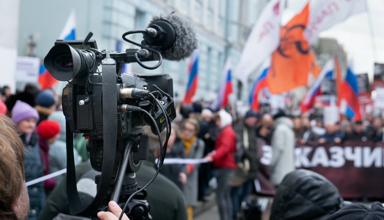 Marina Ovsjannikova: nessuna notizia della giornalista dissidente russa scomparsa thumbnail