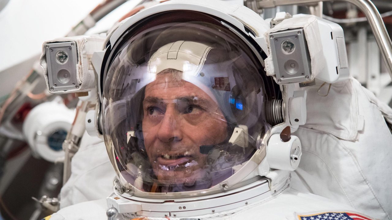 Astronauta NASA segna il record per il volo spaziale più lungo di sempre thumbnail