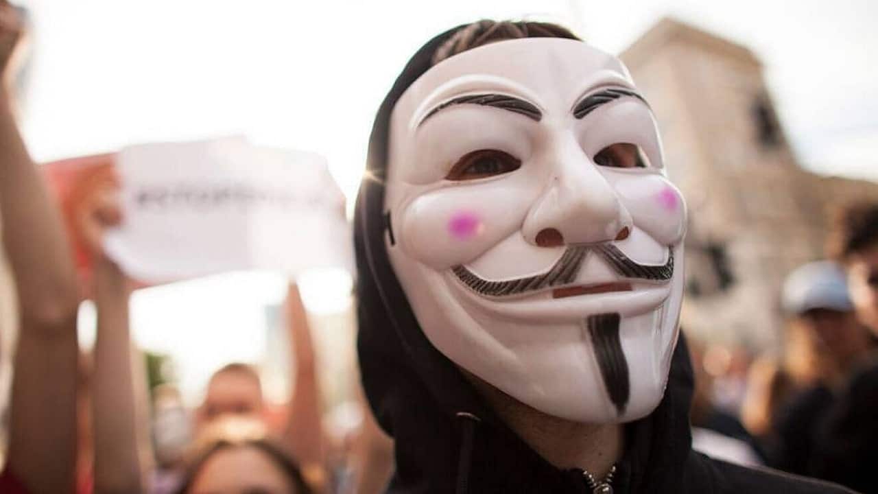 Twitter censura Anonymous per i dati sulla Russia thumbnail