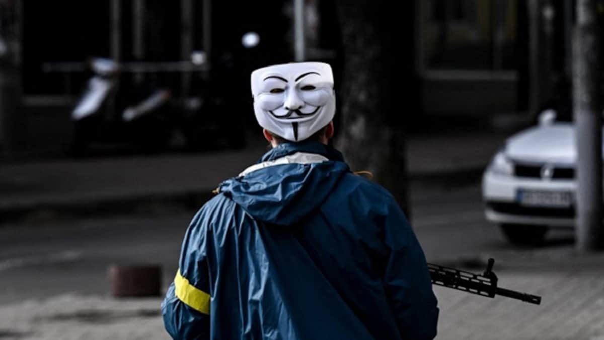 Anonymous: Mosca ordina video per screditare i soldati ucraini thumbnail