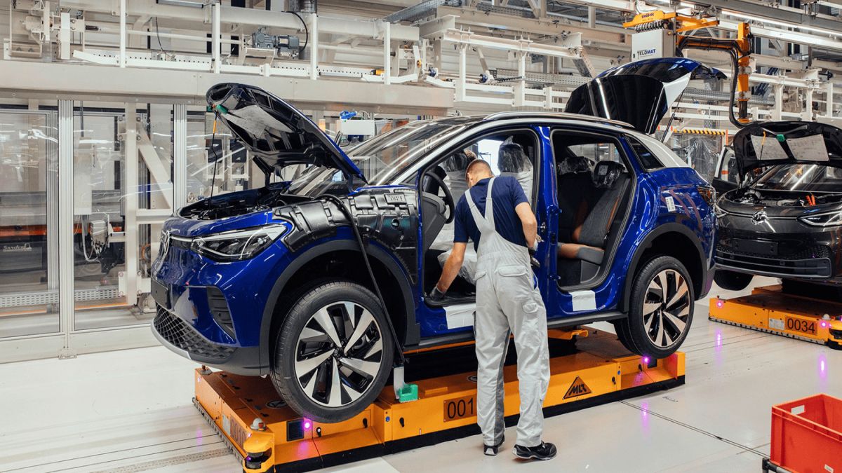 Il Gruppo Volkswagen riprende la produzione nei suoi stabilimenti di auto elettriche thumbnail