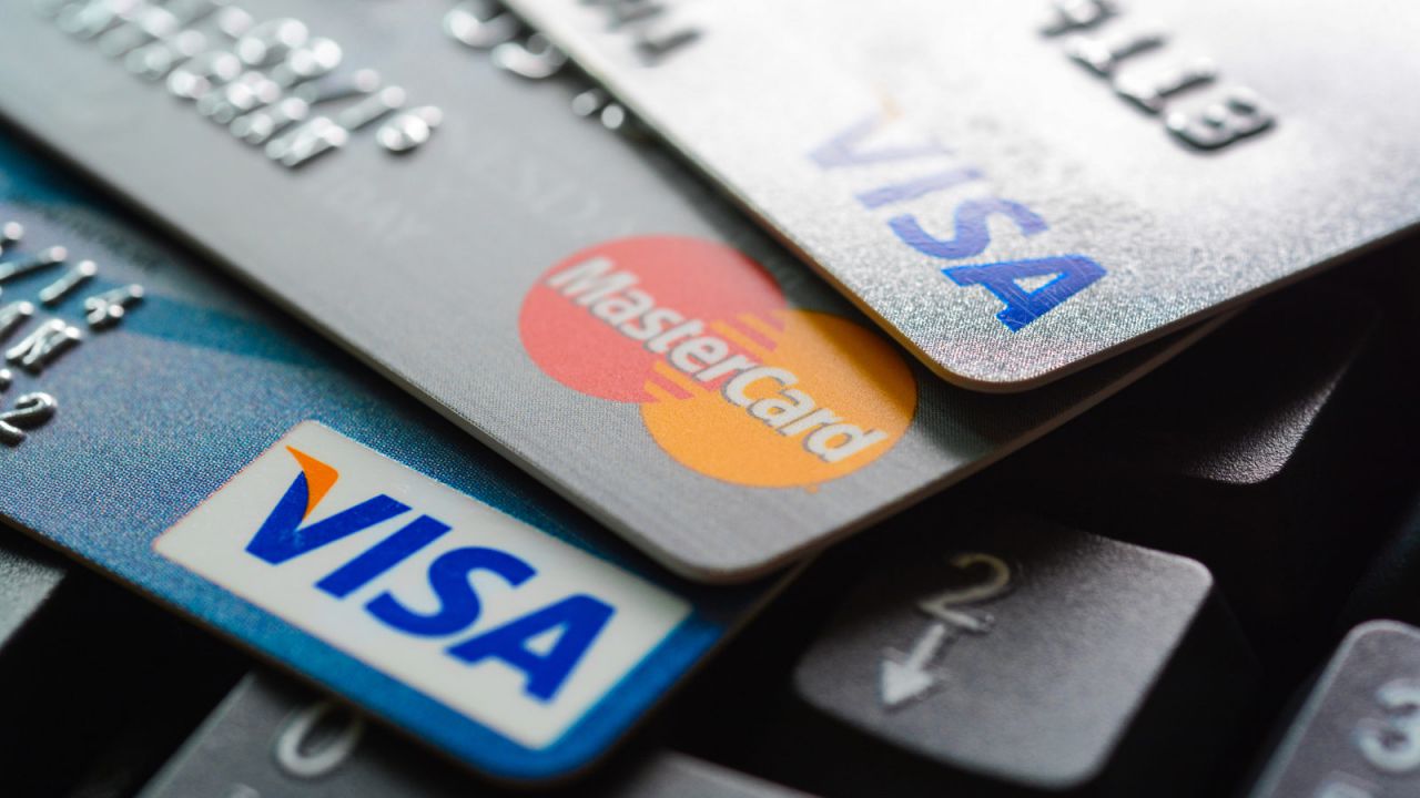 Visa e Mastercard sospendono il servizio in Russia thumbnail