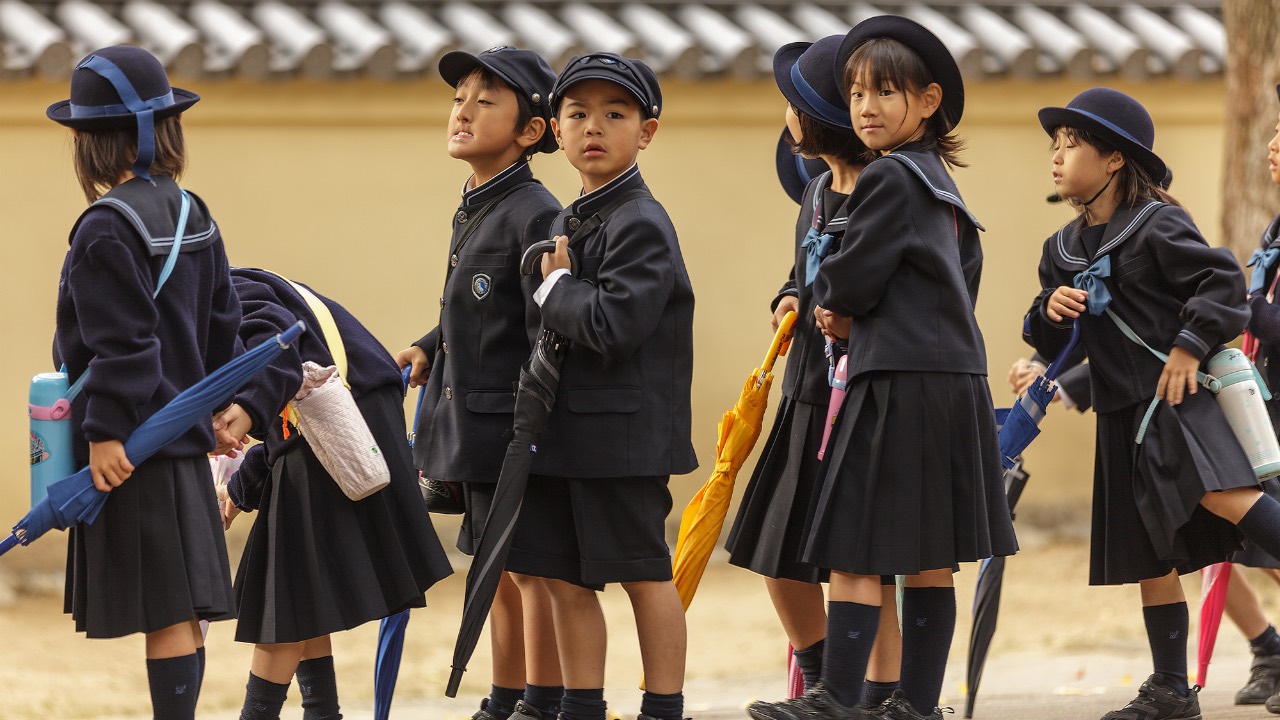 Molte scuole di Tokyo aboliranno alcune regole sull'abbigliamento e le acconciature thumbnail