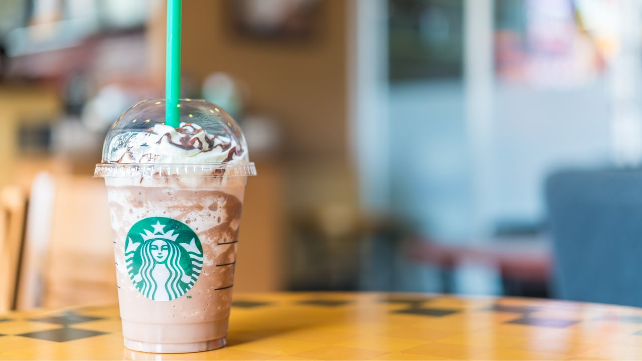 Starbucks vuole eliminare le tazze usa e getta thumbnail