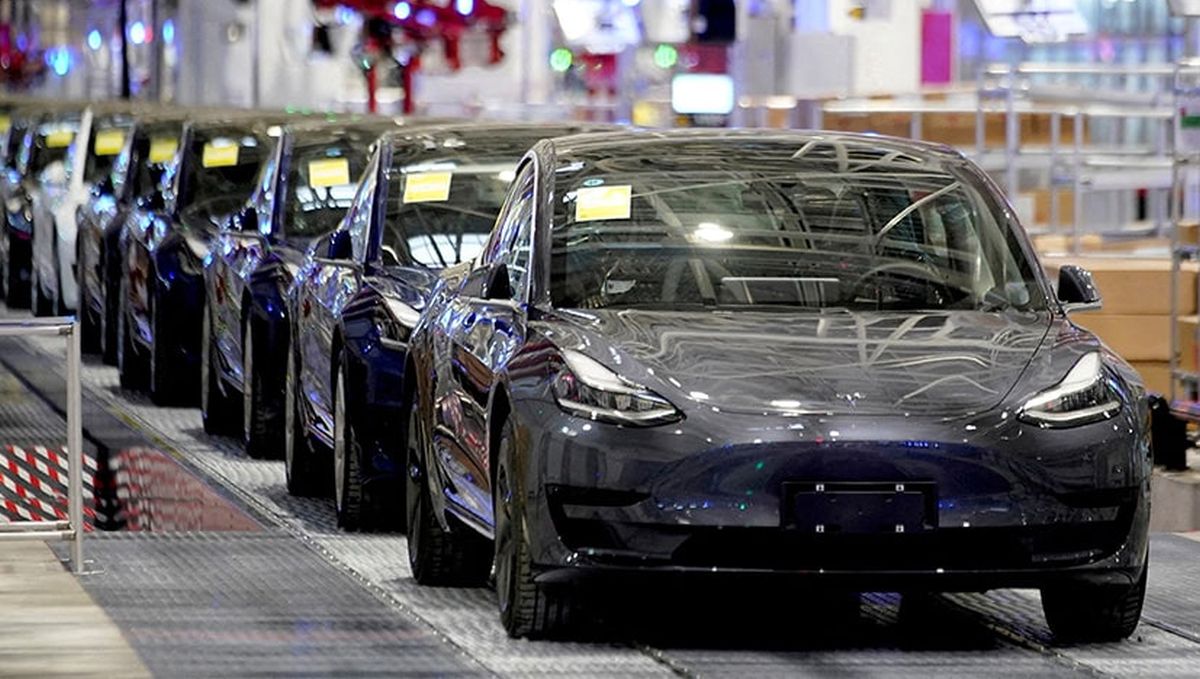 Tesla punta a produrre 20 milioni di veicoli all'anno entro il 2030 thumbnail