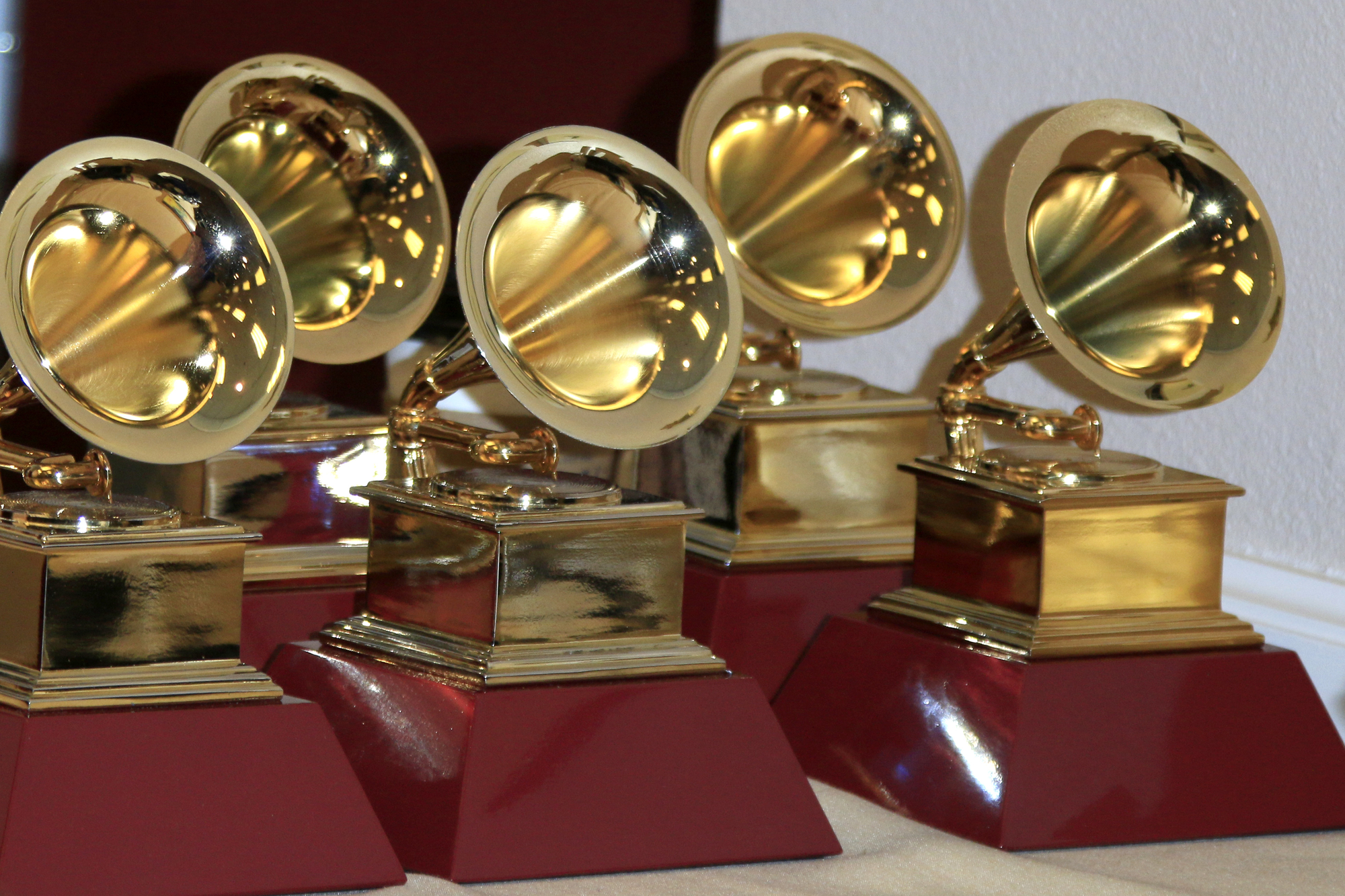 Cos'è successo ai Grammy Awards 2022? Ecco tutti i vincitori e le esibizioni thumbnail