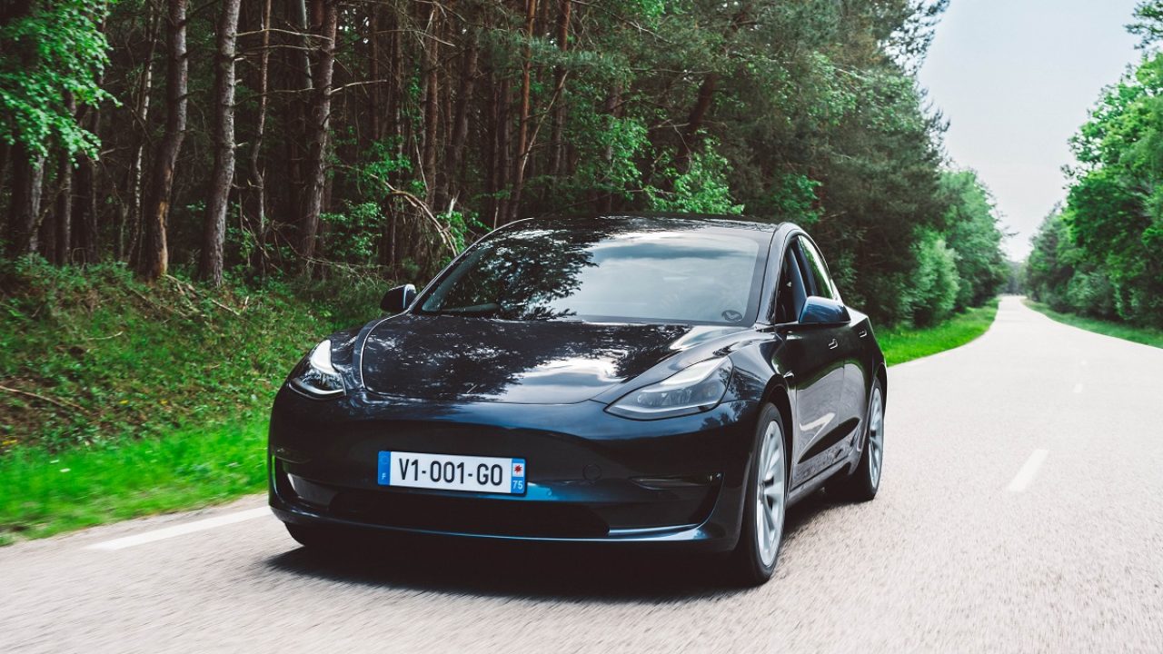 Virtuo espande la sua flotta di auto a Milano con Tesla Model 3 thumbnail